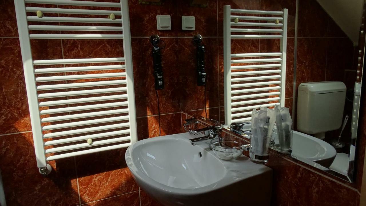 Casa Elysee Hotell Deva Exteriör bild