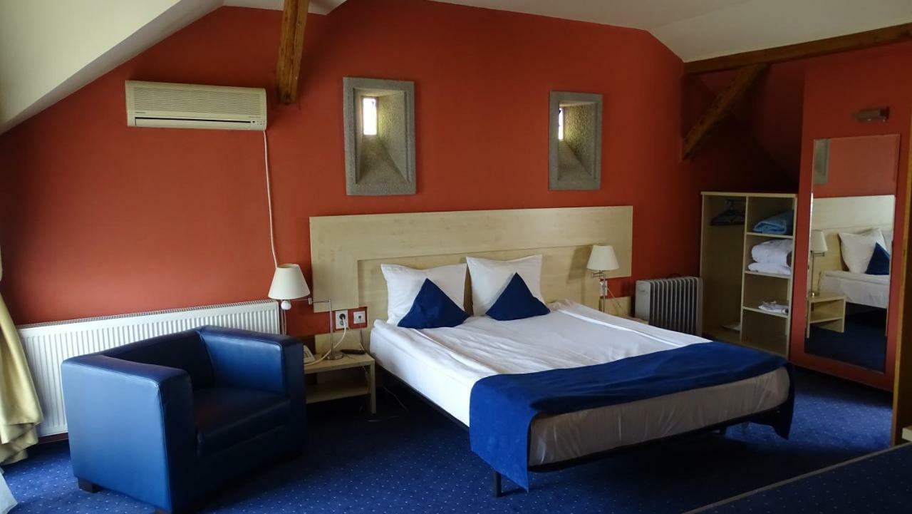 Casa Elysee Hotell Deva Exteriör bild