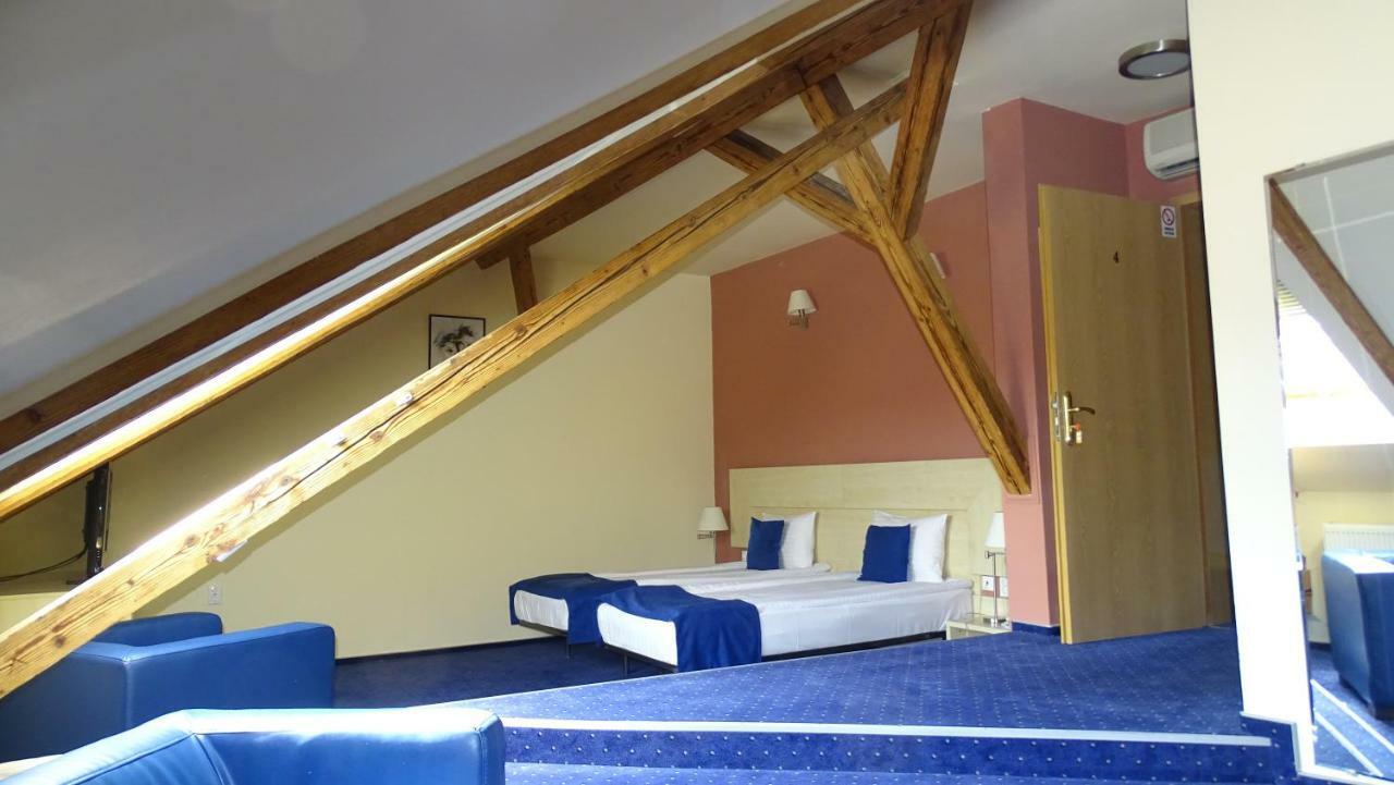 Casa Elysee Hotell Deva Exteriör bild