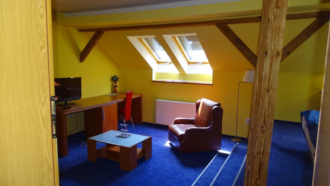 Casa Elysee Hotell Deva Exteriör bild
