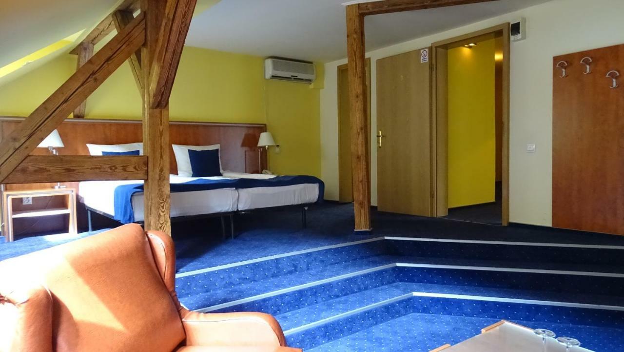 Casa Elysee Hotell Deva Exteriör bild