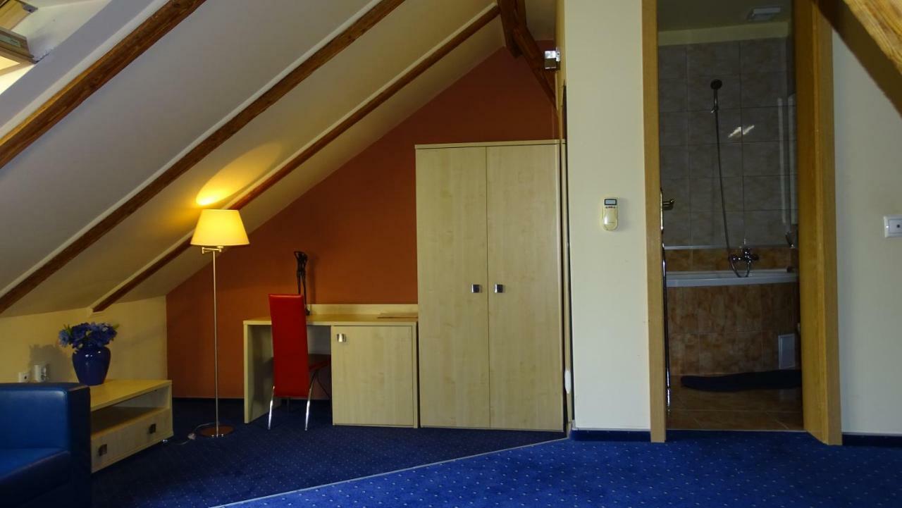 Casa Elysee Hotell Deva Exteriör bild