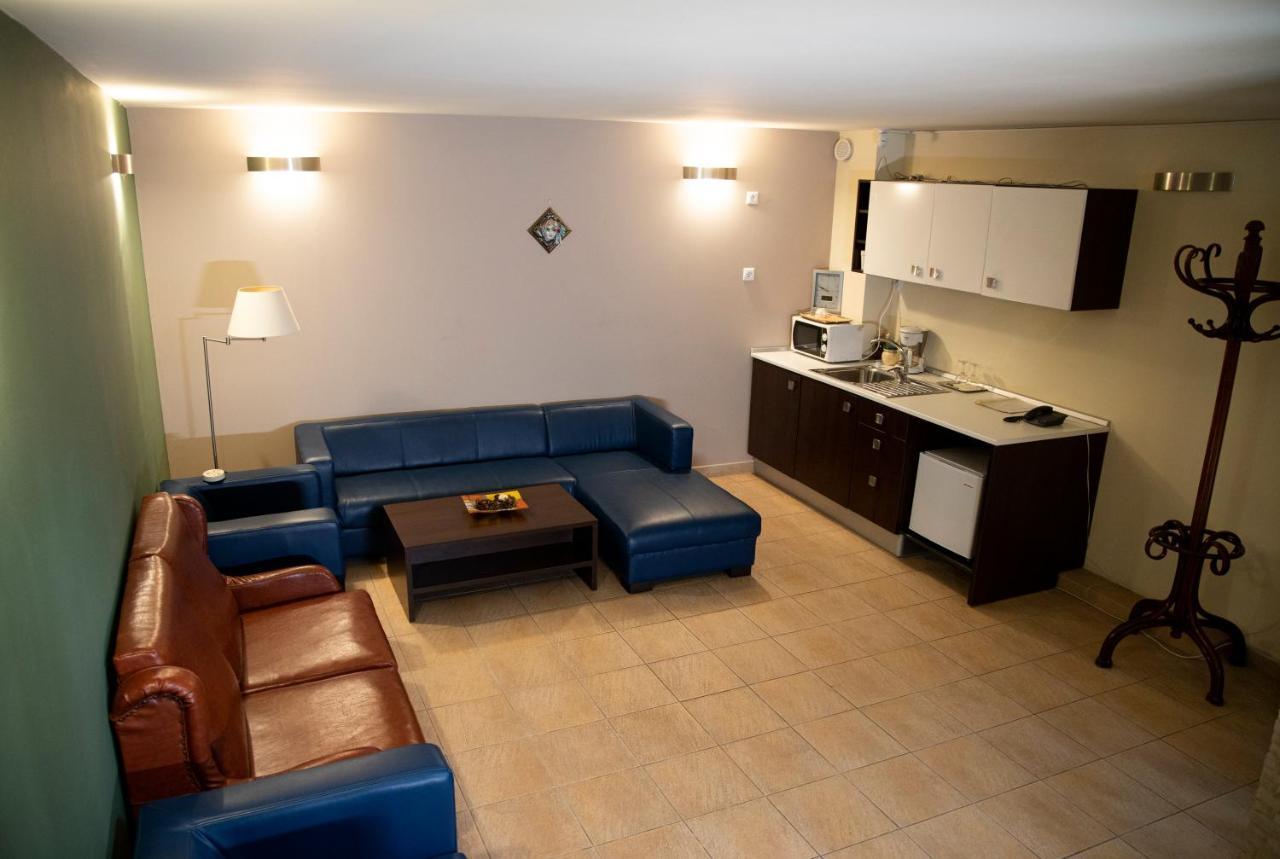 Casa Elysee Hotell Deva Exteriör bild